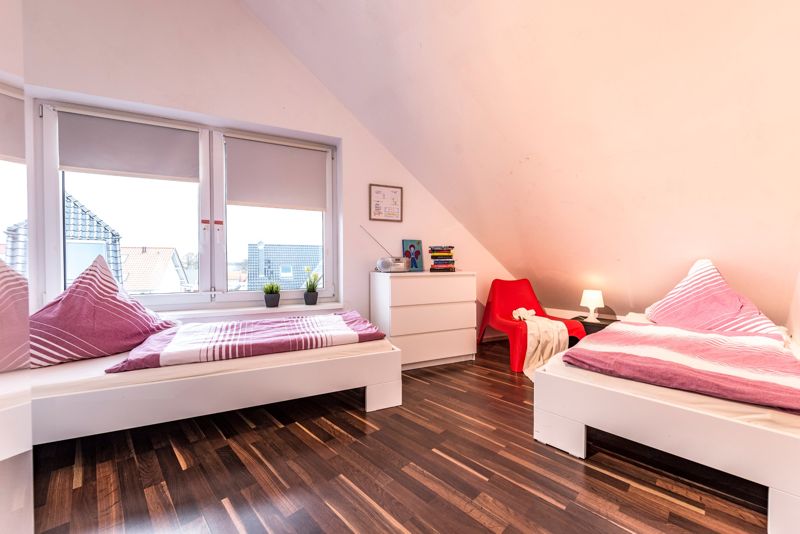 Zweites Schlafzimmer mit zwei Einzelbetten